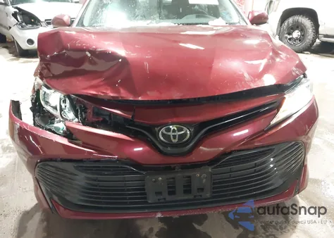 2018 Toyota Camry Le z USA, uszkodzony, nr VIN 4T1B11HKXJU660392